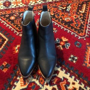 Black leather Nisolo chealsea ankle boots GUC 8.5